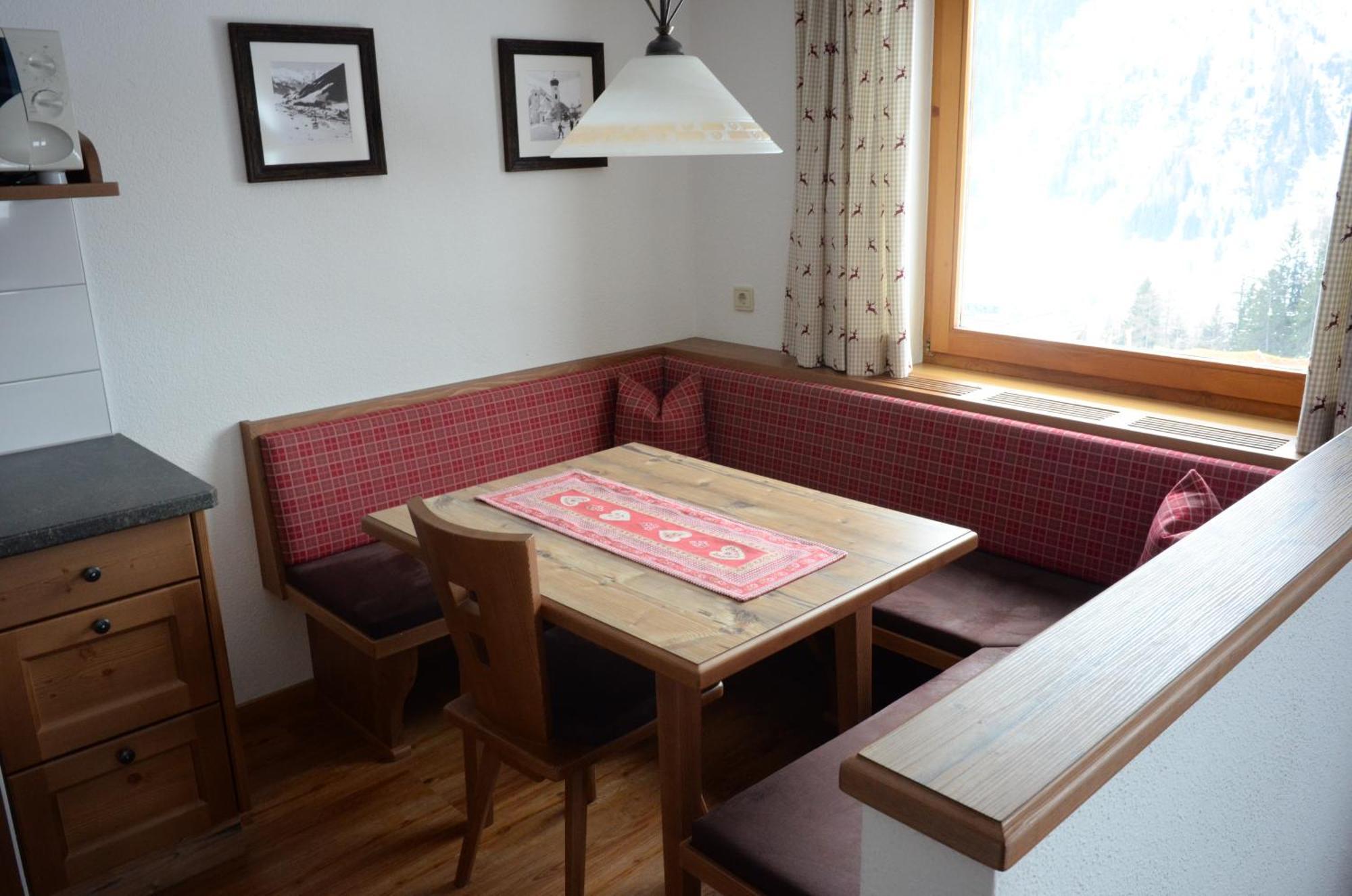 Appartements Tschol Martin 장크트안톤암아를베르크 객실 사진