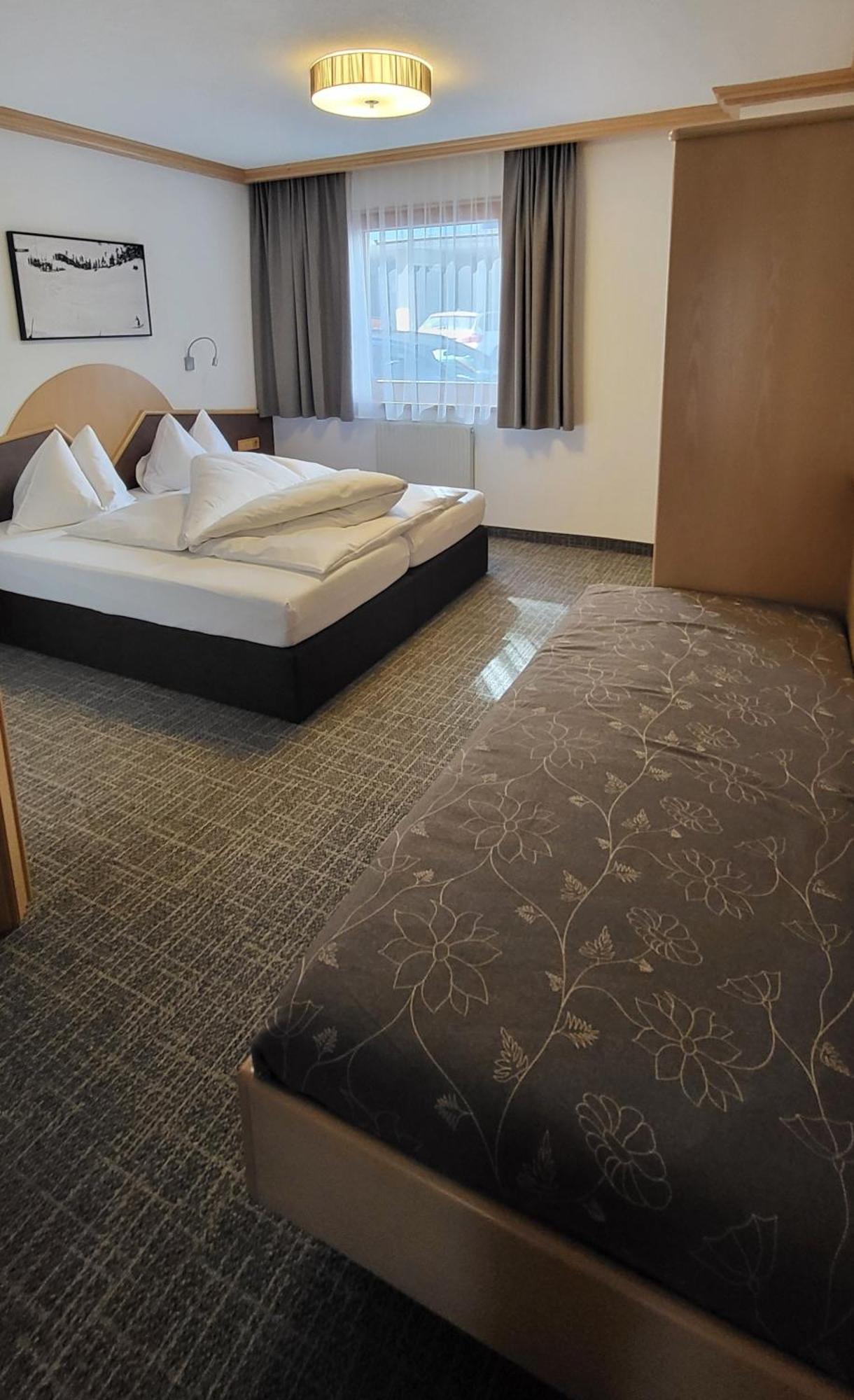Appartements Tschol Martin 장크트안톤암아를베르크 객실 사진