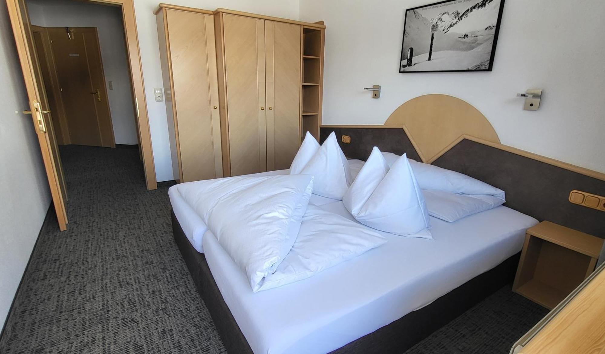Appartements Tschol Martin 장크트안톤암아를베르크 객실 사진